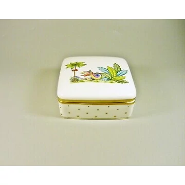 HEREND, CHINESE (FODOS) CIGARETTE BOX WITH A DRAGON, HANPAINTED PORCELAN (B102) HEREND, CHINESE (FODOS) CIGARETTE BOX WITH A DRAGON, HANPAINTED PORCELAN (B102)