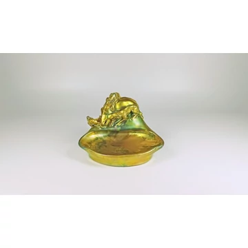 ZSOLNAY, EOSIN GLAZED PORCELAIN BUSINESS CARD HOLDER, DOGS HUNTING A BOAR (B153) ZSOLNAY, EOSIN GLAZED PORCELAIN BUSINESS CARD HOLDER, DOGS HUNTING A BOAR (B153)