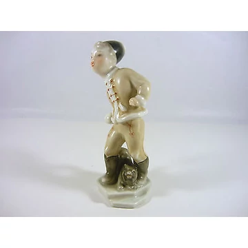 HEREND, WINTER SNOWBALLING  5", HANDPAINTED PORCELAIN FIGURINE ! (H107)