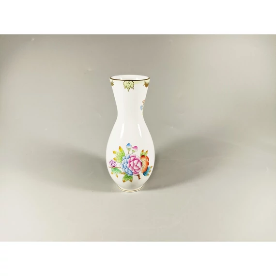 HEREND, QUEEN VICTORIA (VBO) VASE 6", HANDPAINTED PORCELAIN ! (B116)