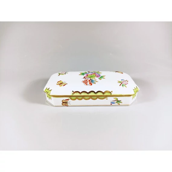 HEREND, VICTORIA (VBO) DECORATIVE BOX, HANDPAINTED PORCELAIN ! (B119)