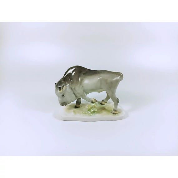 HEREND, GRAY BISON, HANDPAINTED PORCELAIN FIGURINE (B137)