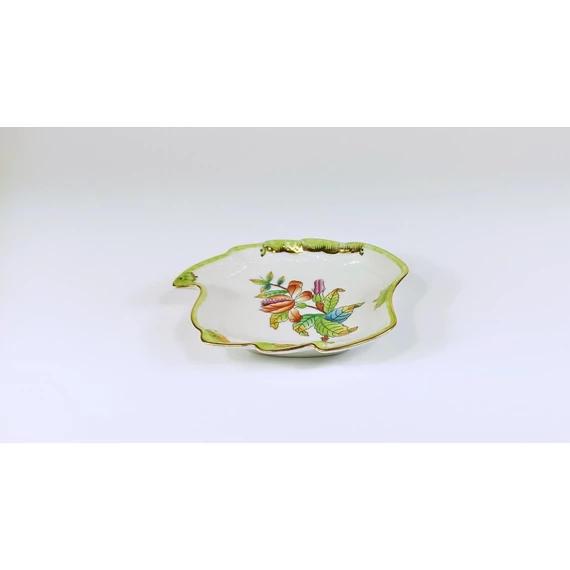 HEREND, QUEEN VICTORIA SMALL LEAF SHAPED TRAY 5", HANDPAINTED PORCELAIN ! (B145)