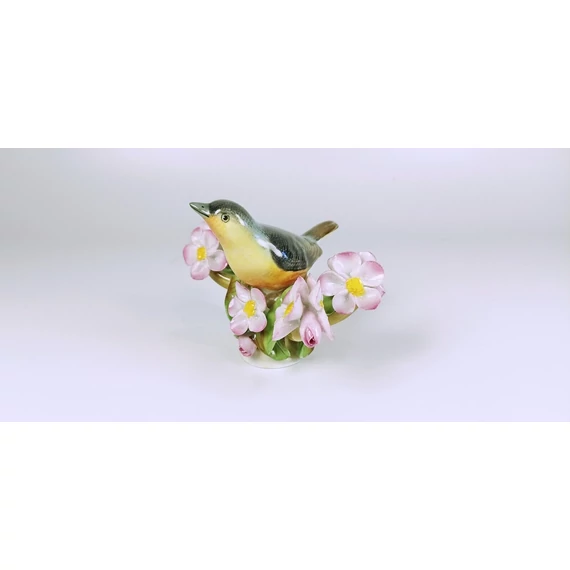 HEREND, SINGER BIRD BETWEEN PINK FLOWERS, HANDPAINTED PORCELAIN FIGURINE (B165)