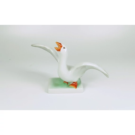 HEREND, WHITE GOOSE BIRD WIH OPEN WINGS, HANDPAINTED PORCELAIN FIGURINE (B170)