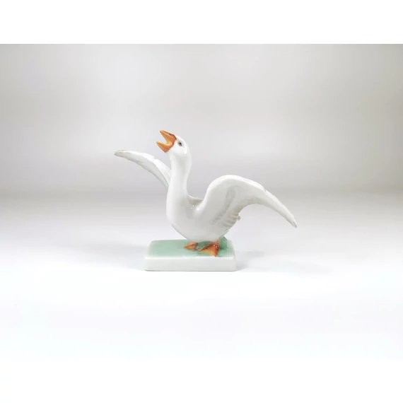 HEREND, GOOSE BIRD WITH OPEN WINGS ", HANDPAINTED PORCELAIN FIGURINE ! (BT012)