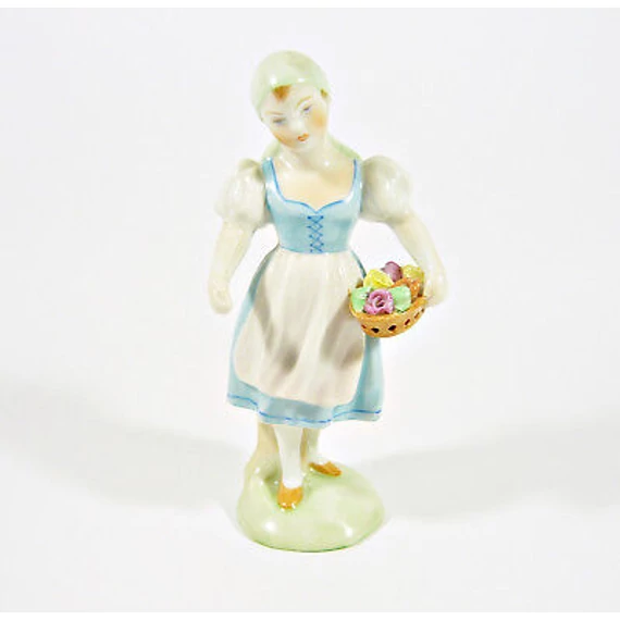 HEREND, GIRL WITH FLOWER BASKET, HANDPAINTED PORCELAIN, MINT CONDITION ! (H029)