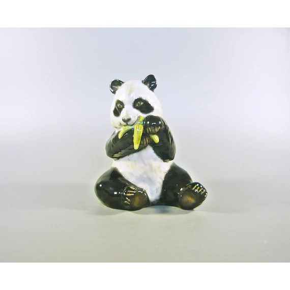 HEREND, PANDA BEAR EATING 5", HANDPAINTED PORCELAIN FIGURINE ! (H043)