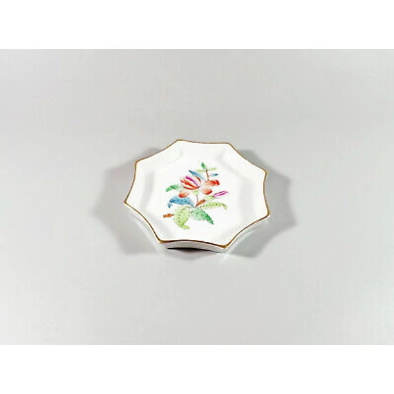 HEREND, QUEEN VICTORIA (VA) SMALL OCTAGONAL DISH, HANDPAINTED PORCELAIN ! (I116)