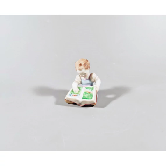 HEREND, LITTLE GIRL READING A TALE BOOK, HANDPAINTED PORCELAIN FIGURINE ! (J312)